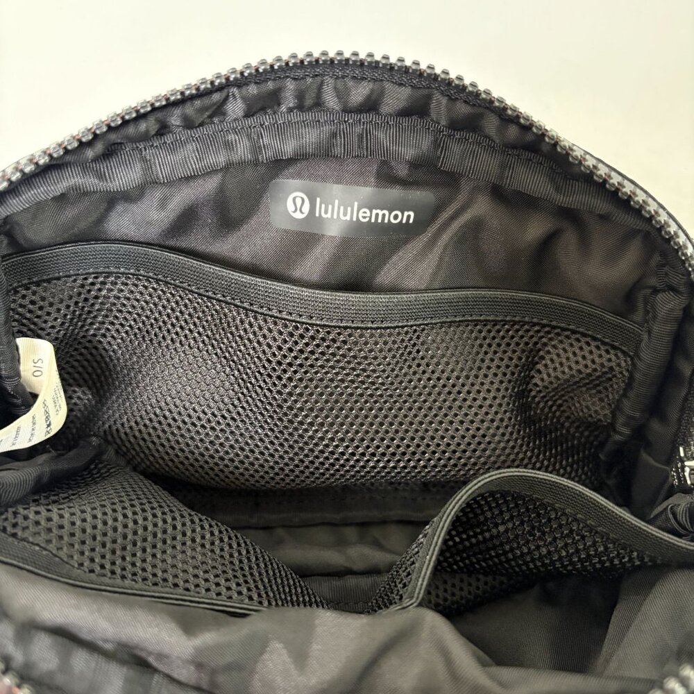 Lululemon Everywhere Belt Bag Black 1L Adjustable Strap Fanny Pack LU9AX2S - Picture 7 of 11